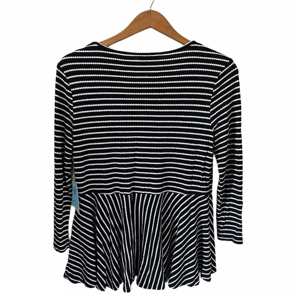 CeCe | Scalloped Knit Swing Top Black & White - Picture 5 of 6